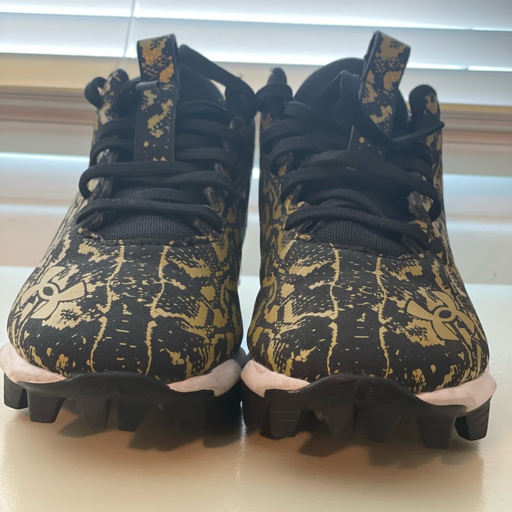 Youth size 2.5 Football cleats